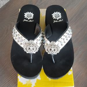Sandals with crown jewel